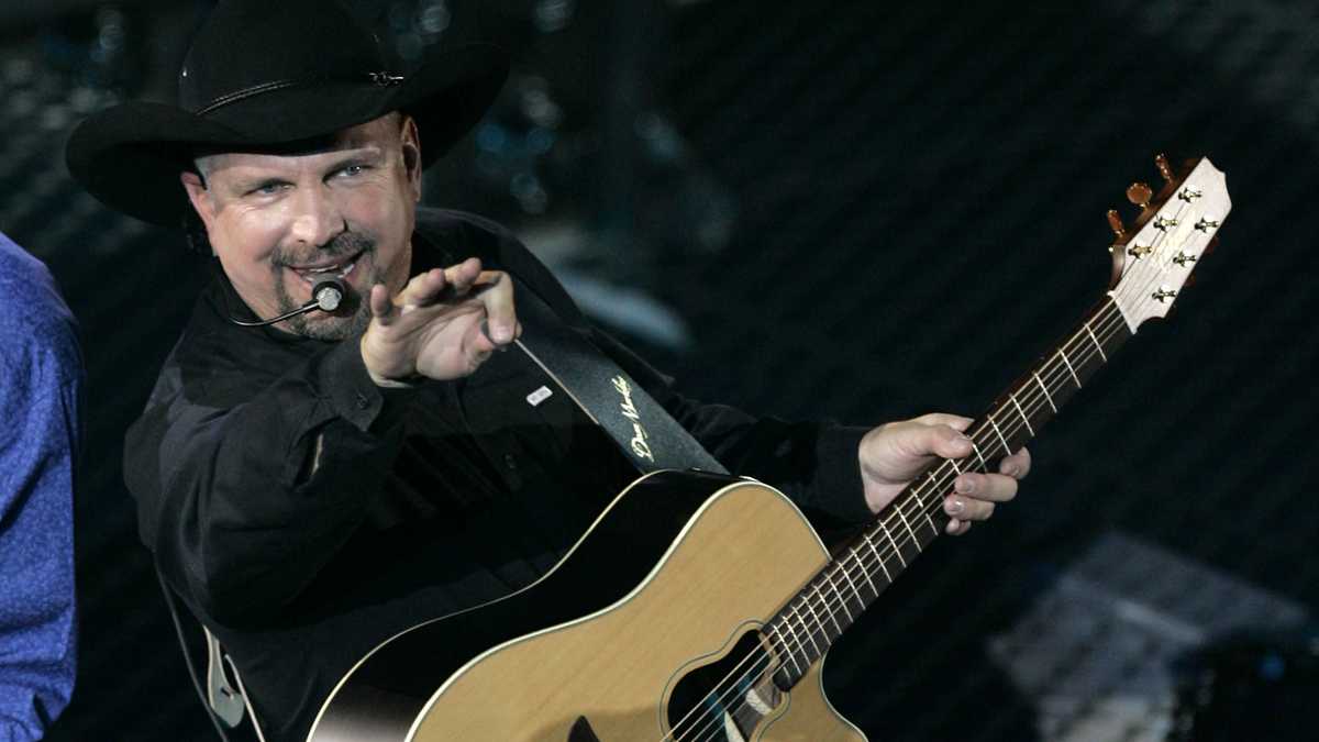 Garth Brooks concert-goers to be required to wear masks while in enclosed  areas of Arrowhead