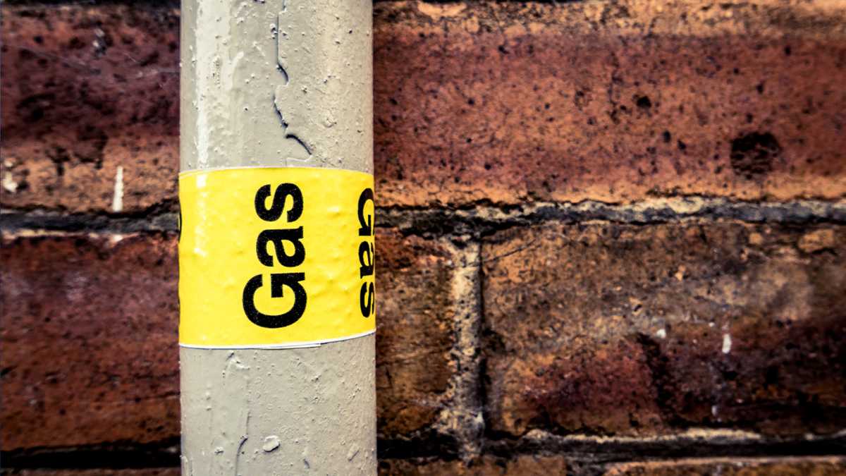 Construction workers hit gas line at shopping center, force evacuation