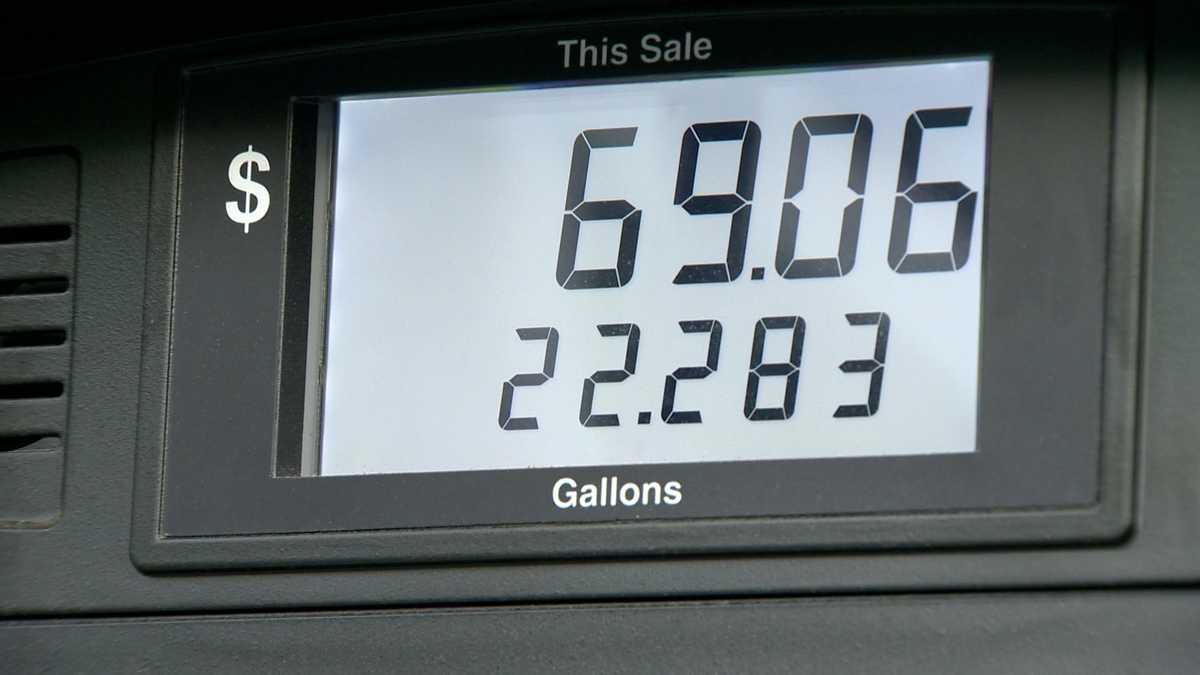 Gas prices at 7-year high ahead of busy Memorial Day weekend