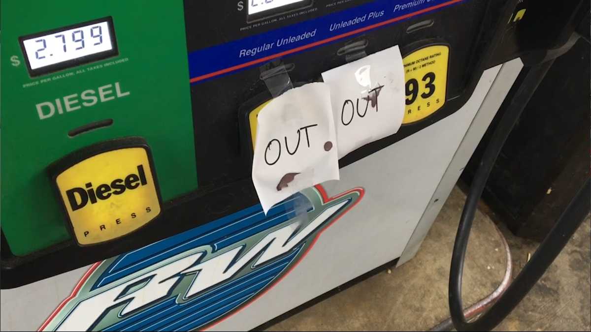 Metro gas stations see run at the pumps after pipeline shutdown