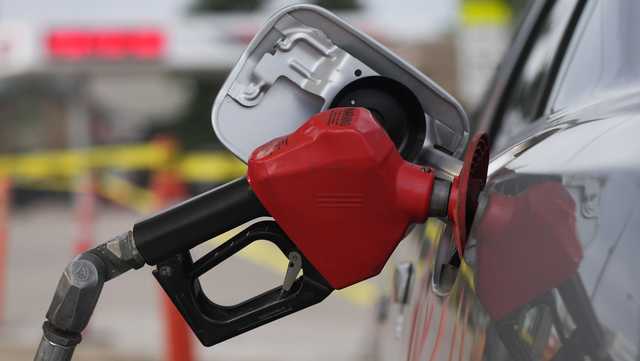 Average price for gas across US dips just below $4 for the first time in months - Vimarsana News