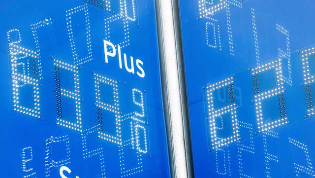Father's Day weekend gas prices don't deter drivers - Vimarsana News