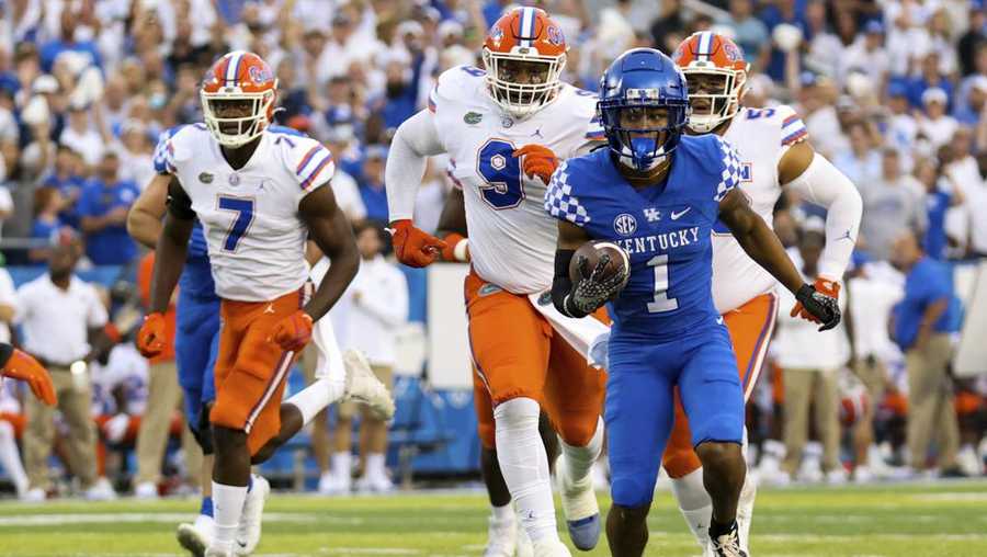 kentucky wide receiver wan'dale robinson (1) runs the ball for a touchdown during the first half of an ncaa college football game against florida in lexington, ky., saturday, oct. 2, 2021. (ap photo/michael clubb)