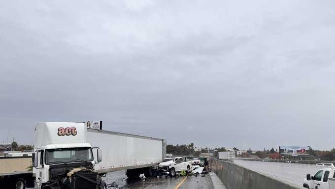 Big rig crash reported on Highway 99 in Modesto