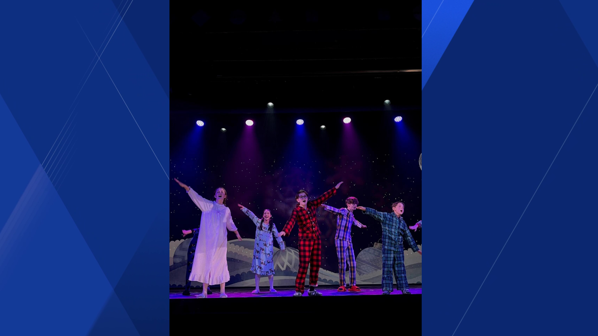 Gulf Coast Theatre Review: 'A Christmas Story: The Musical'