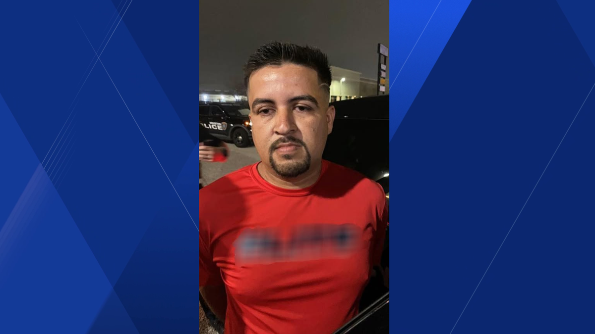 Man accused of sexual assault on child in Fort Myers, fleeing to Texas