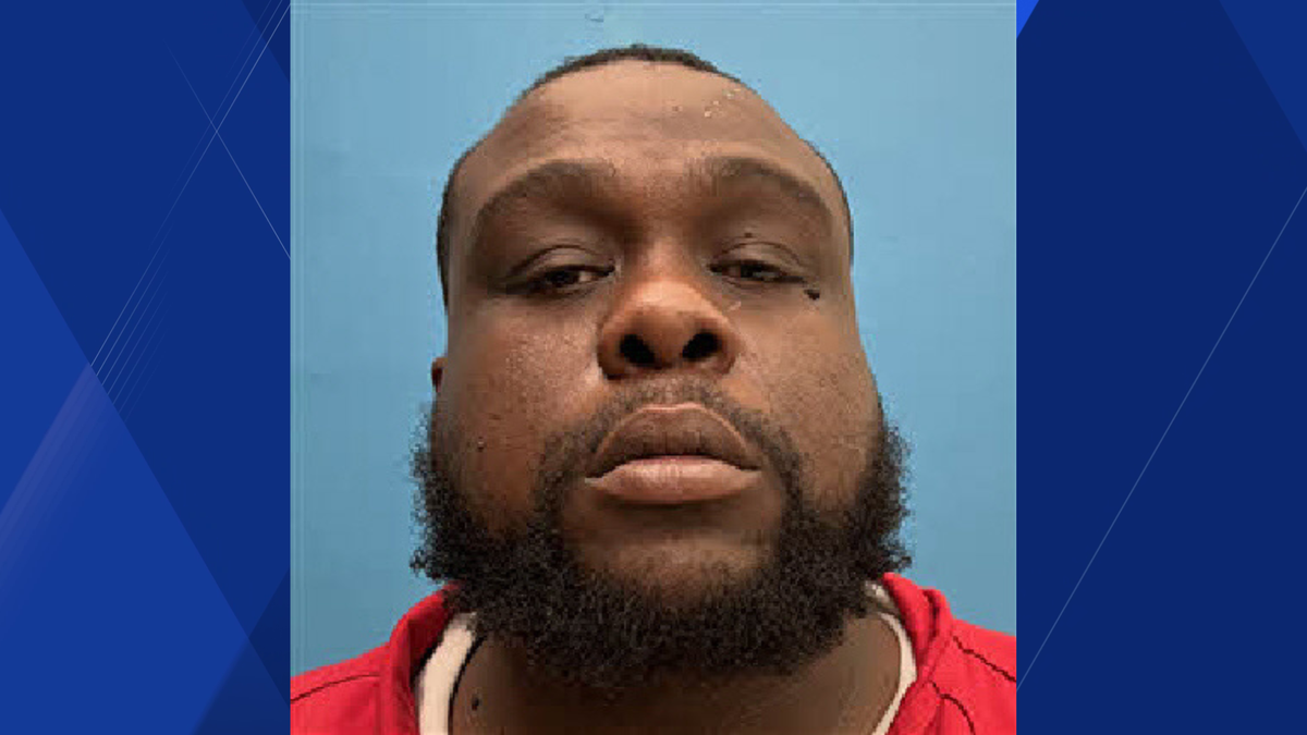 Man accused of ramming sheriff's office cars, fleeing the scene