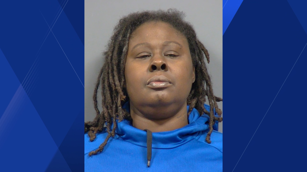 Fort Myers woman accused of violating probation following arrest for theft