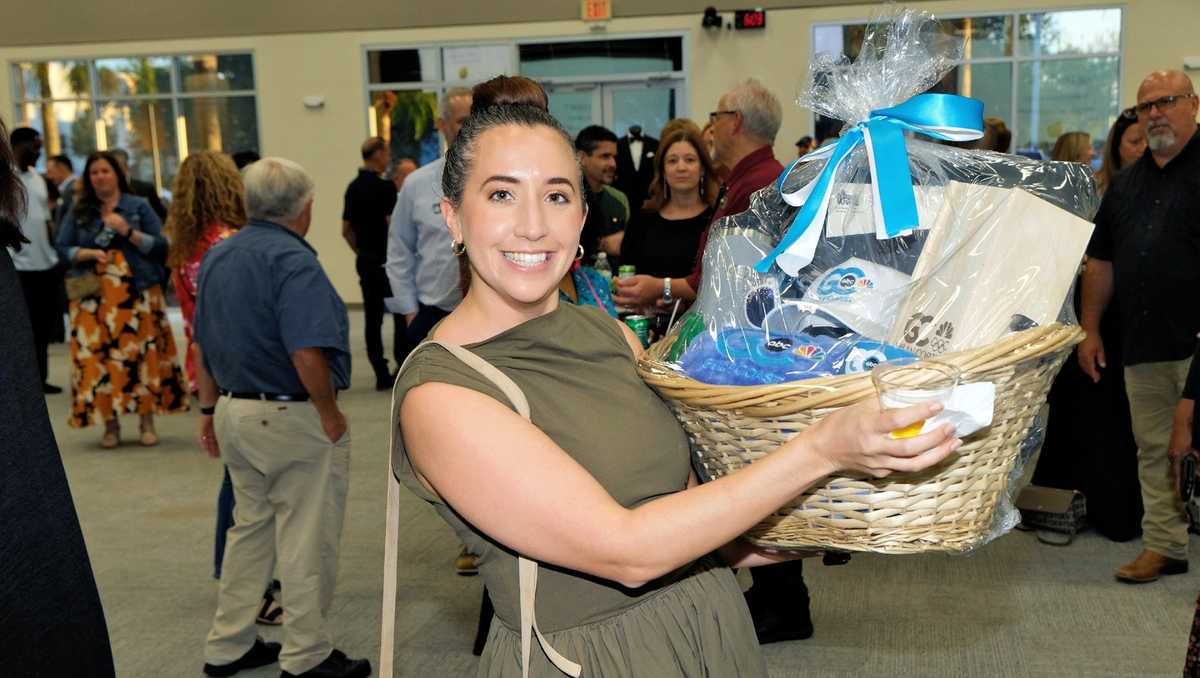 Lee County celebrates educators at annual Golden Apple Social