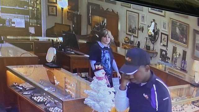Savannah PD look to identify man in connection to snatch-and-grab - Vimarsana News