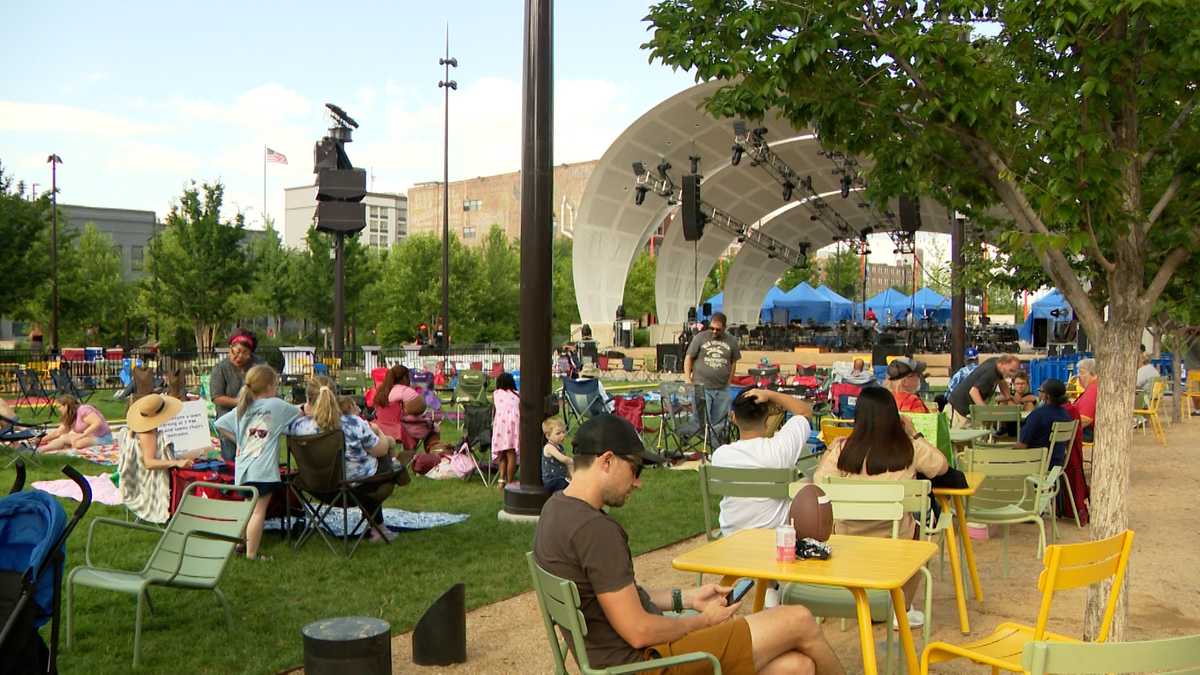 walt whitman mall july 4th hours