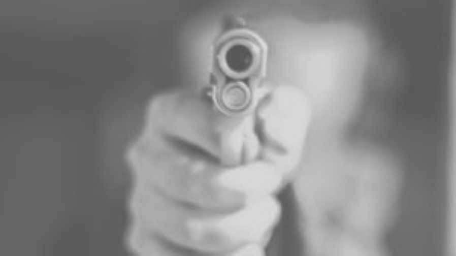 Business owner holds 'grossly intoxicated' burglary suspect at gunpoint, deputies say