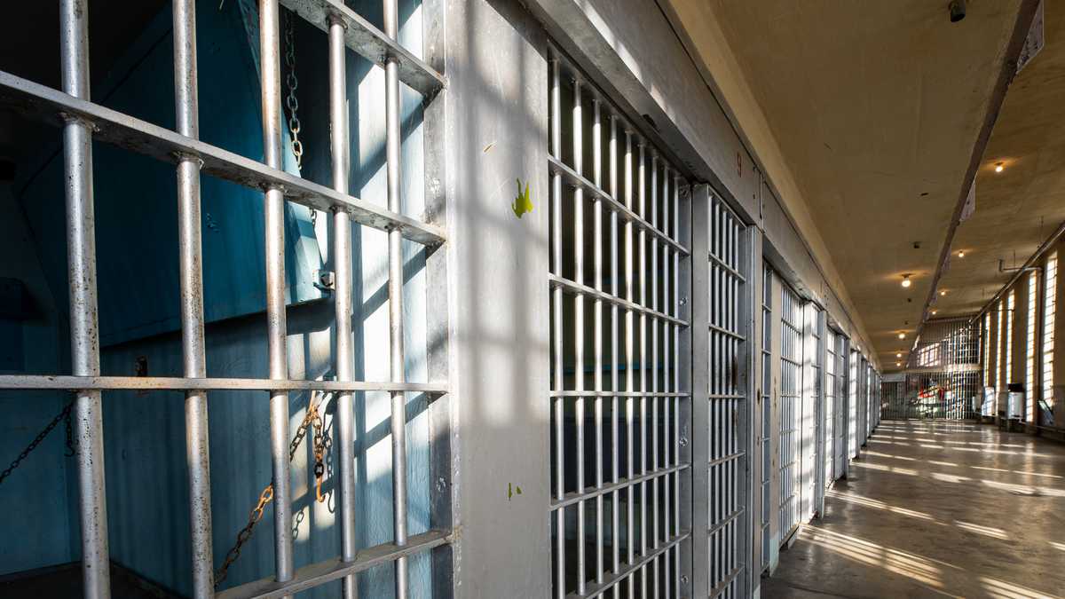 Inmate dies while shoveling snow at eastern Kentucky prison