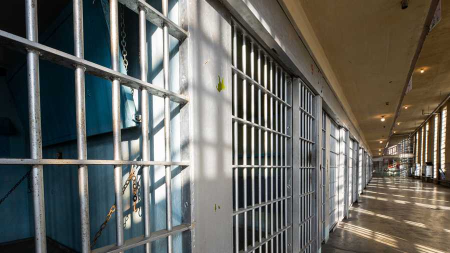Inmate dies while shoveling snow at eastern Kentucky prison