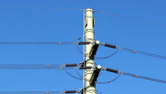 Line technician dies in accident while restoring power in Louisville - Vimarsana News