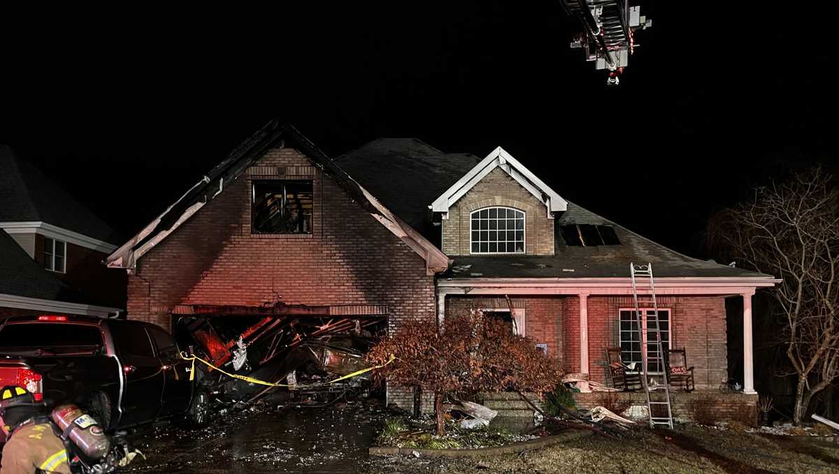 Fire crews investigate fire in east Louisville home