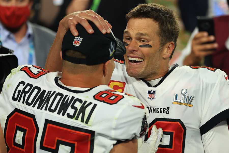 How Brady, Gronk, Bucs and Tampa Bay are celebrating this moment