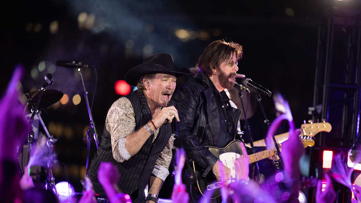Country Music Hall of Famers Brooks & Dunn bringing Neon Moon Tour to OKC