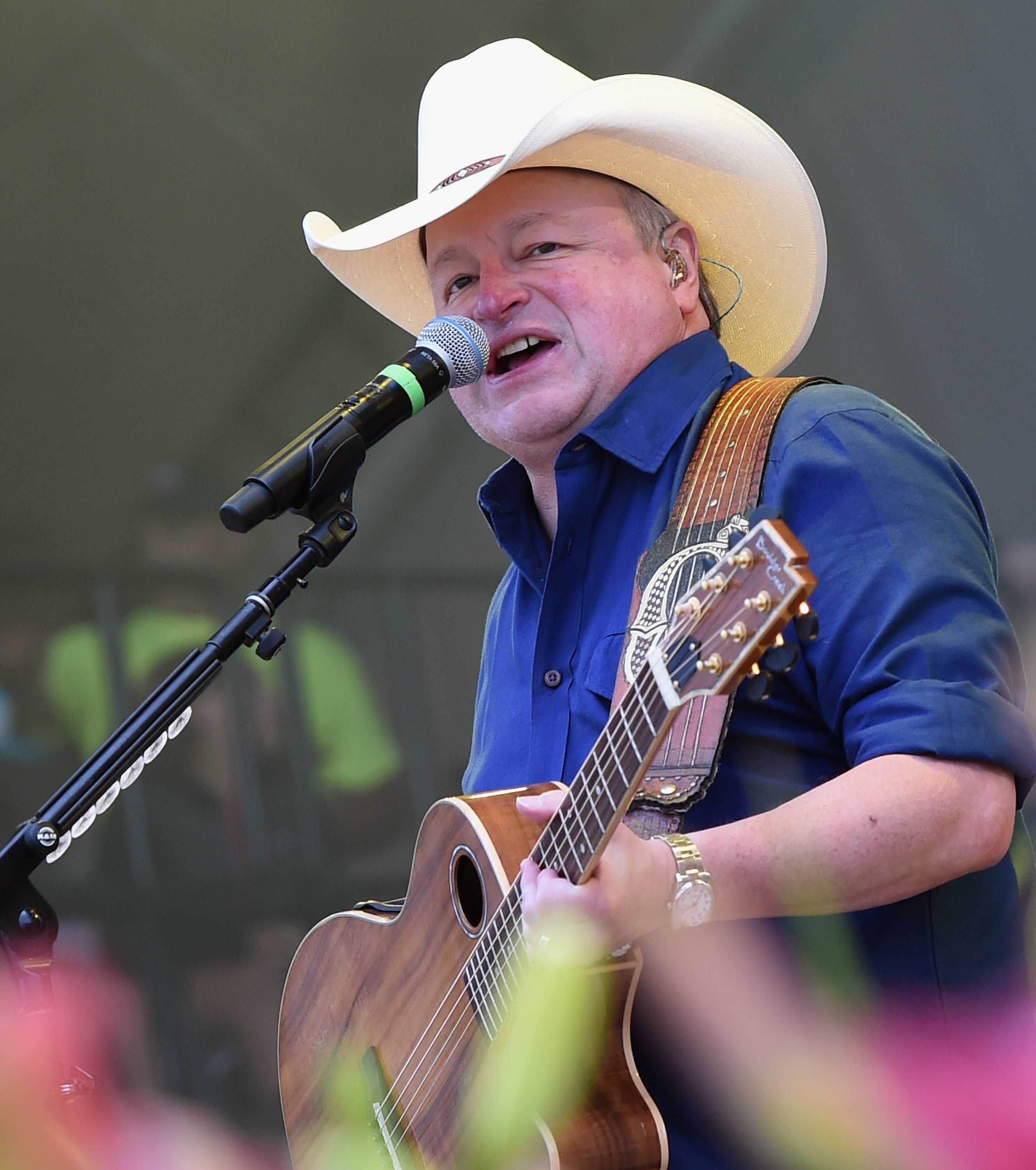 Mark Chesnutt has a 'new heart,' recovering from emergency surgery