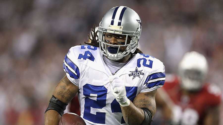 Dallas Cowboys running back Marion Barber III (24) rushes for 6