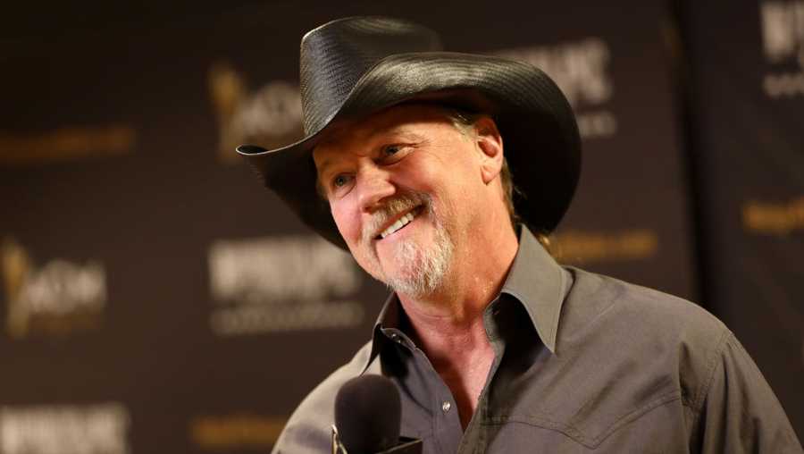 Country star to sing national anthem at Daytona 500