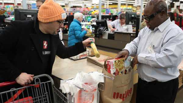 James Sloan an employee at Hy-Vee bagged grocery for a customer Scott Ware Thursday Feb 22 2018 in New Hope, MN.]  Sloan is blind and has been an employee at the store since 2015 JERRY HOLT ‚Ä¢ jerry.holt@startribune.com (Photo By Jerry Holt/Star Tribune via Getty Images)
