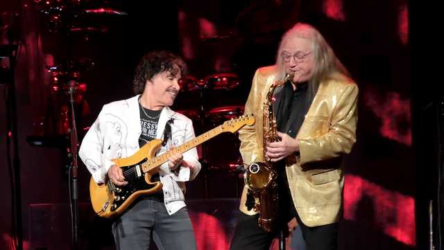 Daryl Hall files lawsuit, restraining order against former partner John Oates - Vimarsana News