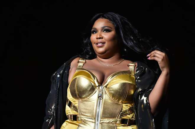 NEW&#x20;YORK,&#x20;NEW&#x20;YORK&#x20;-&#x20;SEPTEMBER&#x20;24&#x3A;&#x20;Lizzo&#x20;performs&#x20;at&#x20;Radio&#x20;City&#x20;Music&#x20;Hall&#x20;on&#x20;September&#x20;24,&#x20;2019&#x20;in&#x20;New&#x20;York&#x20;City.&#x20;&#x28;Photo&#x20;by&#x20;Theo&#x20;Wargo&#x2F;Getty&#x20;Images&#x29;