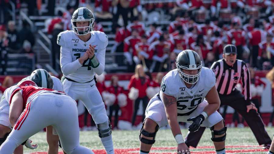 PISCATAWAY, NJ - NOVEMBER 23: Michigan State Spartans offensive lineman Nick Samac (59) during the college football game between the Michigan State Spartans and Rutgers Scarlet Knights on November 23, 2019 at SHI Stadium in Piscataway, NJ (Photo by John Jones/Icon Sportswire via Getty Images)