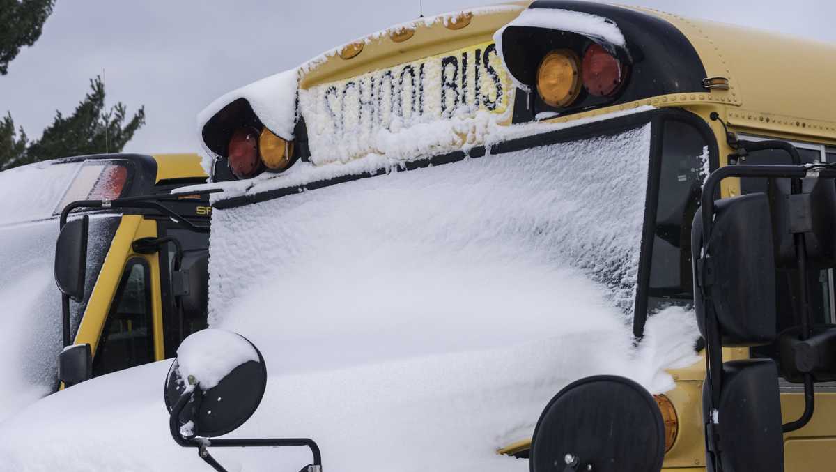 New Mexico school delays and closings