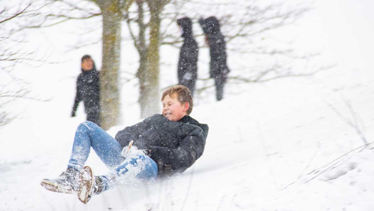 Des Moines golf courses open for public sledding