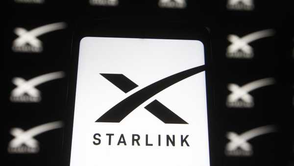 UKRAINE - 2021/02/21: In this photo illustration a Starlink logo of a satellite internet constellation being constructed by SpaceX  is seen on a smartphone and a pc screen,. (Photo Illustration by Pavlo Gonchar/SOPA Images/LightRocket via Getty Images)