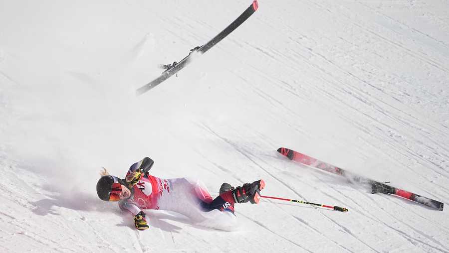 dpatop - 07 February 2022, China, Yanqing: Olympics, Alpine skiing, giant slalom, women, 2nd run at the National Alpine Ski Center. Nina OBrien from the USA crashes on the slope. Photo: Michael Kappeler/dpa (Photo by Michael Kappeler/picture alliance via Getty Images)