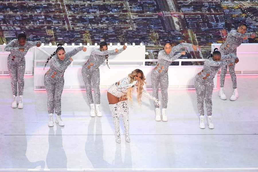 Mary J. Blige US singer-songwriter Mary J. Blige performs during the halftime show of Super Bowl LVI between the Los Angeles Rams and the Cincinnati Bengals at SoFi Stadium in Inglewood, California, on February 13, 2022. (Photo by VALERIE MACON / AFP) (Photo by VALERIE MACON/AFP via Getty Images)