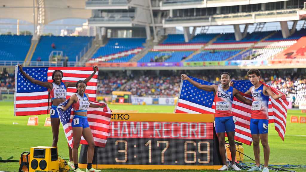 Watch: Team USA sets world record in 4x400 mixed relay