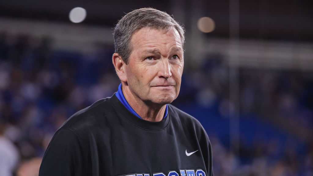 Kentucky's longtime athletics director Mitch Barnhart to retire in June