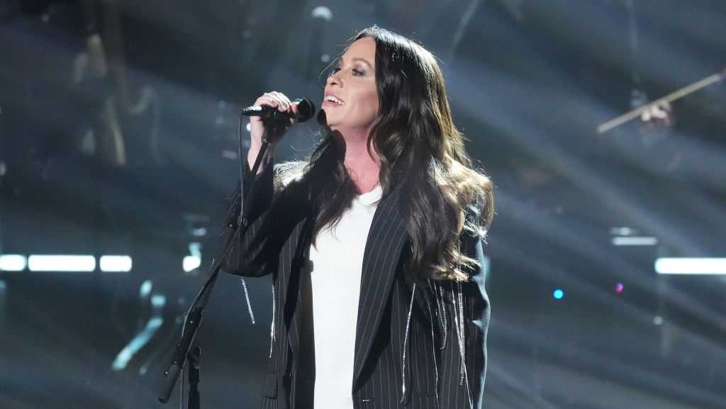 Alanis Morissette coming to Cincinnati on tour with Joan Jett