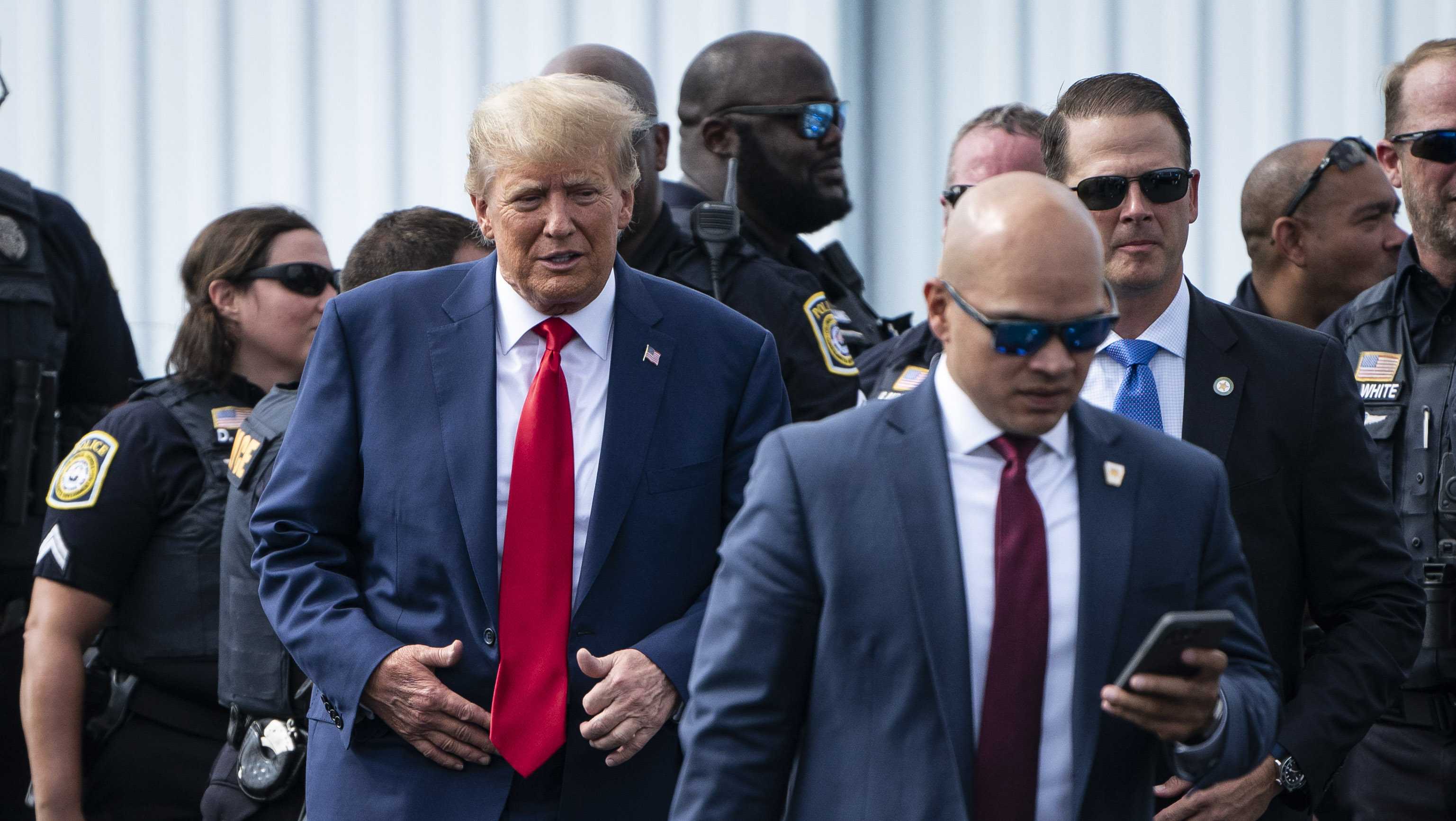 Here's why Trump's aide didn't enter a plea - Vimarsana News