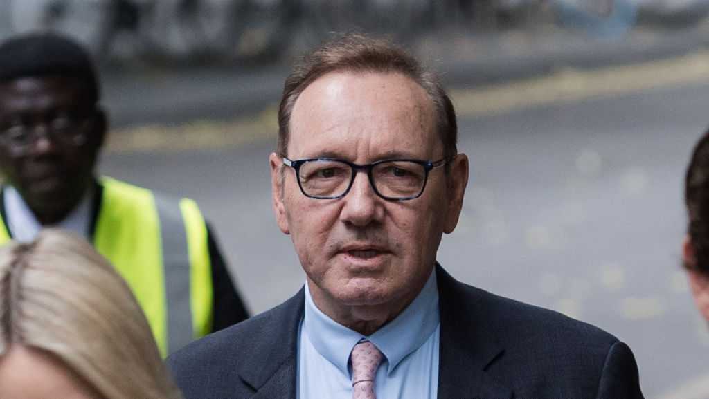 London jury seated in Kevin Spacey sex assault trial - Vimarsana News
