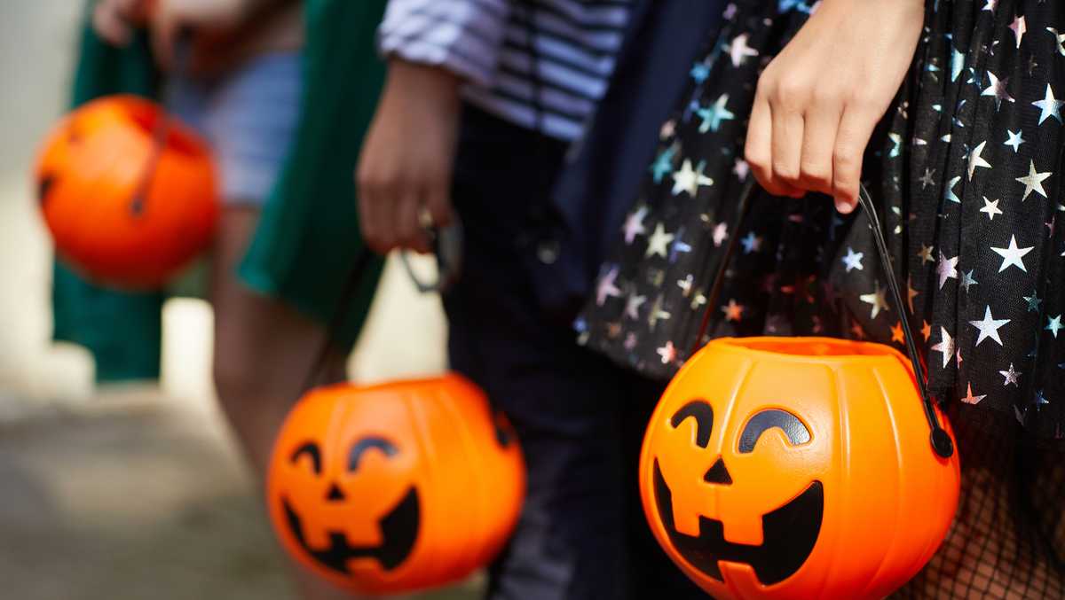 Police offer Halloween safety tips ahead of trick-or-treating