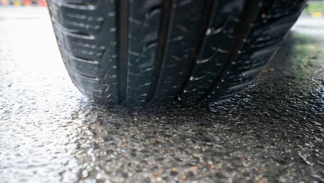 Icy conditions cause slide-offs, crash on Interstate 91 near Springfield - Vimarsana News