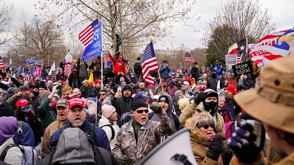 PHOTOS: DC in chaos after mob storms US Capitol