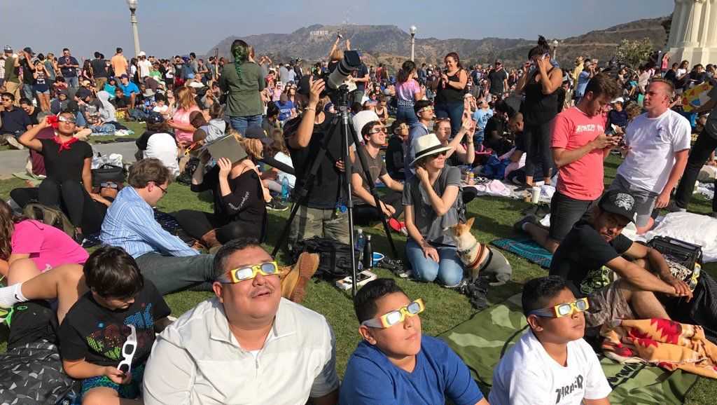 Total solar eclipse: Could crowds impact cell service during the big event? - Vimarsana News