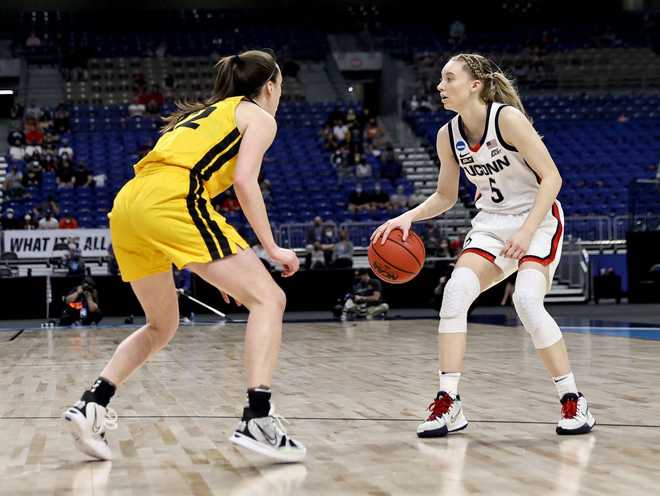 SAN&#x20;ANTONIO,&#x20;TEXAS&#x20;-&#x20;MARCH&#x20;27&#x3A;&#x20;Paige&#x20;Bueckers&#x20;&#x23;5&#x20;of&#x20;the&#x20;UConn&#x20;Huskies&#x20;takes&#x20;the&#x20;ball&#x20;as&#x20;Caitlin&#x20;Clark&#x20;&#x23;22&#x20;of&#x20;the&#x20;Iowa&#x20;Hawkeyes&#x20;defends&#x20;in&#x20;the&#x20;first&#x20;half&#x20;during&#x20;the&#x20;Sweet&#x20;Sixteen&#x20;round&#x20;of&#x20;the&#x20;NCAA&#x20;Women&amp;apos&#x3B;s&#x20;Basketball&#x20;Tournament&#x20;at&#x20;the&#x20;Alamodome&#x20;on&#x20;March&#x20;27,&#x20;2021&#x20;in&#x20;San&#x20;Antonio,&#x20;Texas.&#x20;&#x28;Photo&#x20;by&#x20;Elsa&#x2F;Getty&#x20;Images&#x29;