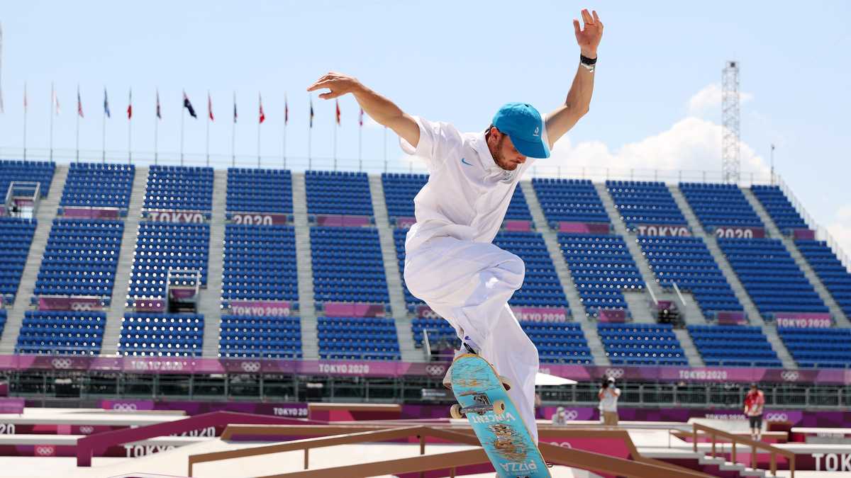 GALLERY 1st Olympic medals awarded for skateboarding's debut at Tokyo