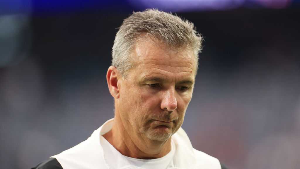 Urban Meyer bar video shows Jaguars coach dancing with woman