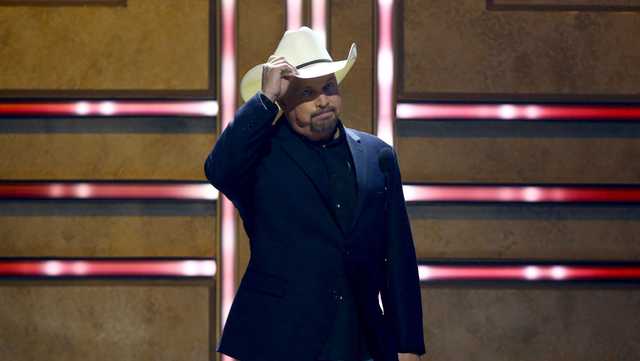 Garth Brooks coming to Paul Brown Stadium in May - Vimarsana News
