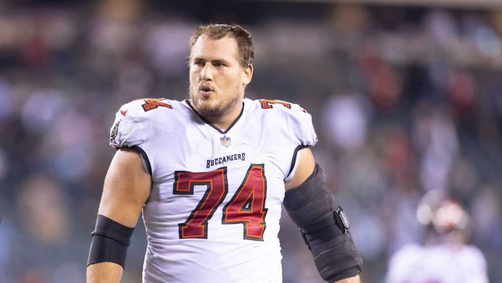 Nov 14, 2021; Landover, MD USA; Tampa Bay Buccaneers guard Ali Marpet (74)  during an NFL