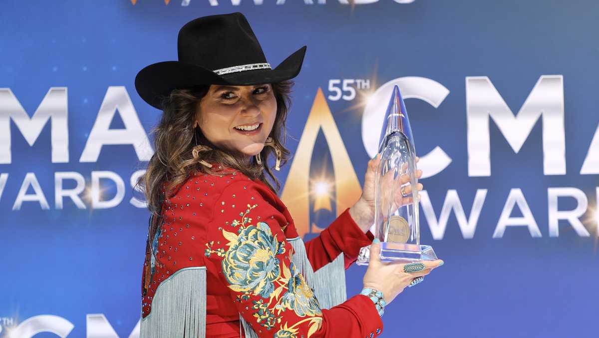 Arkansas musician wins third CMA Award