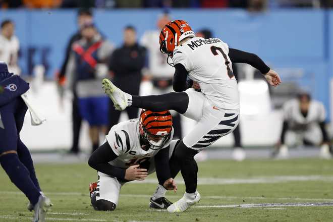 Cincinnati Bengals kicker Evan McPherson (2) celebrates a field goal  against the Tennessee Tita …